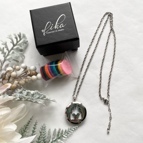 Disney Aromatherapy Essential Oils Necklace | Mickey Mouse Diffuser Necklace - Picture 4 of 6